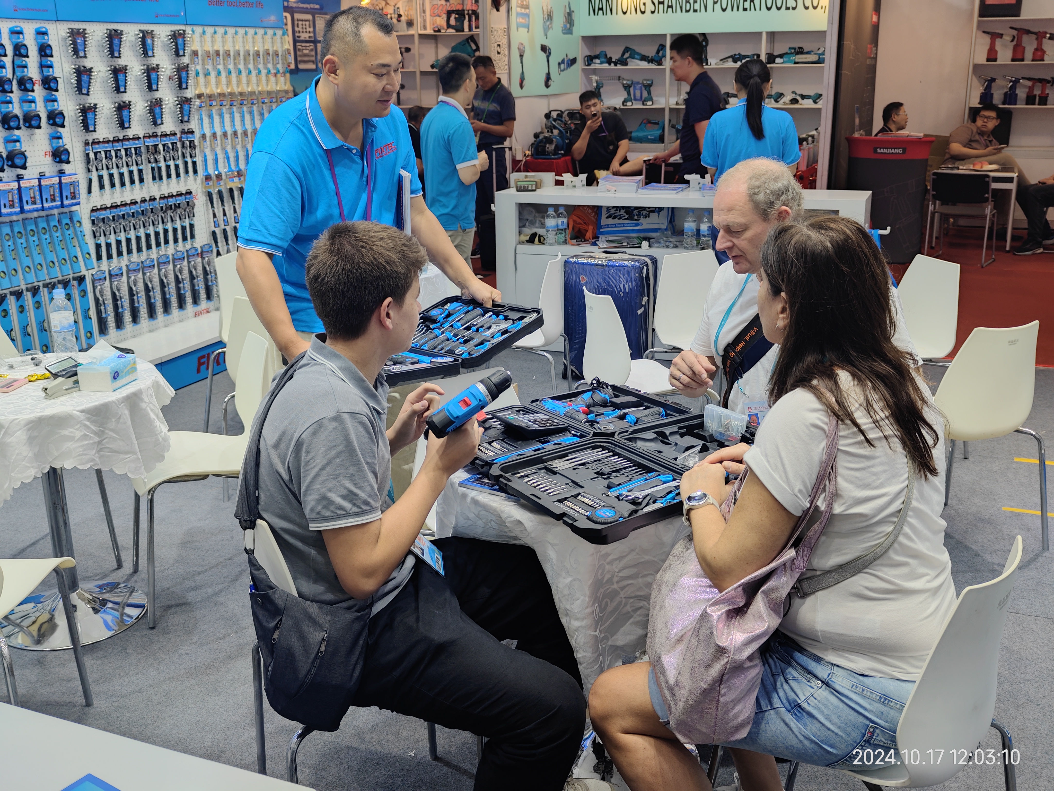 أدوات كهربائية