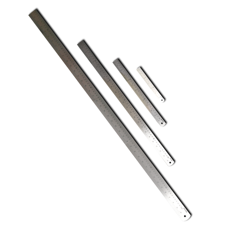 مسطرة من الفولاذ المقاوم للصدأ