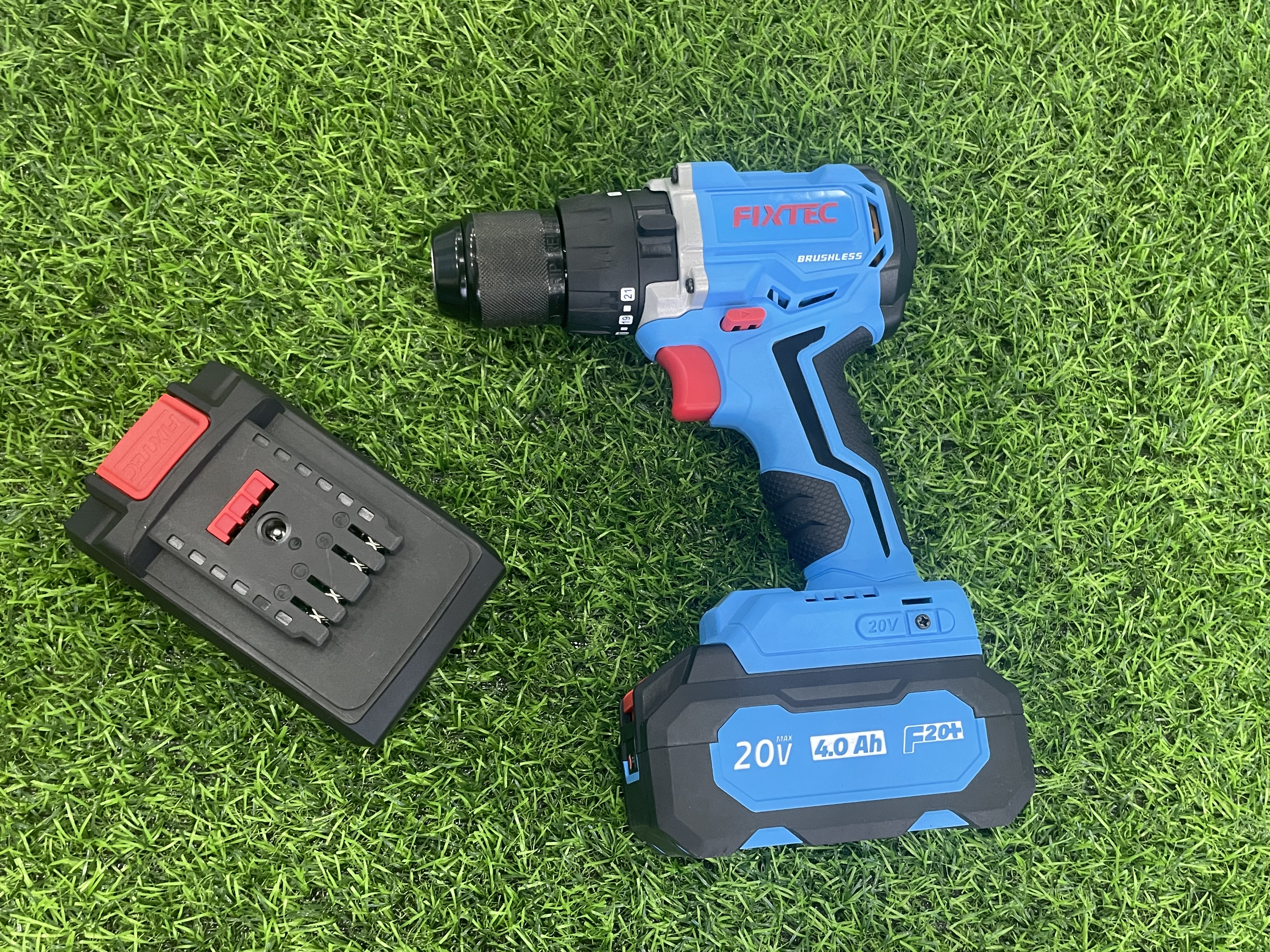 مثقاب يعمل بالبطارية