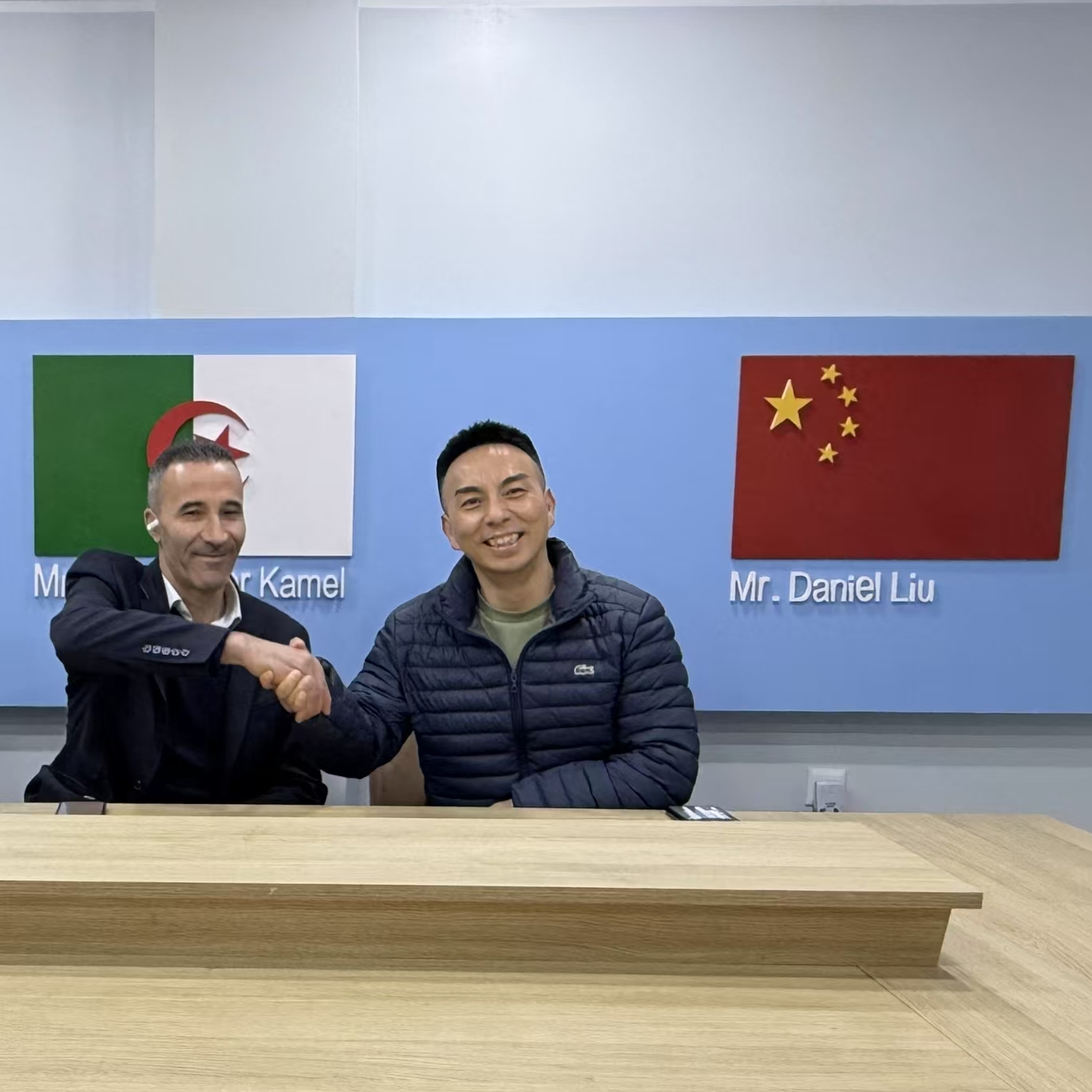 العملاء الجزائريين