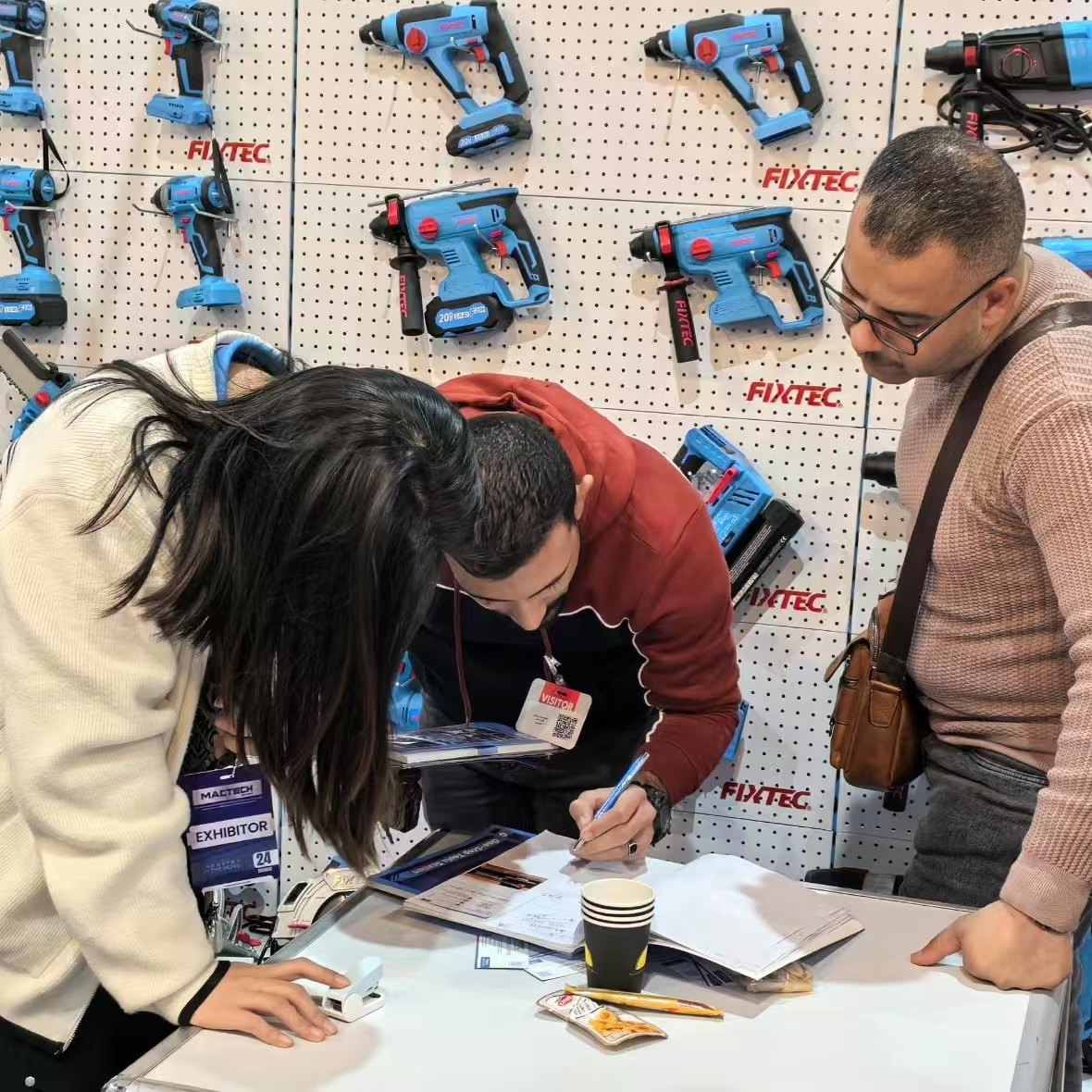 أدوات كهربائية فيكستيك